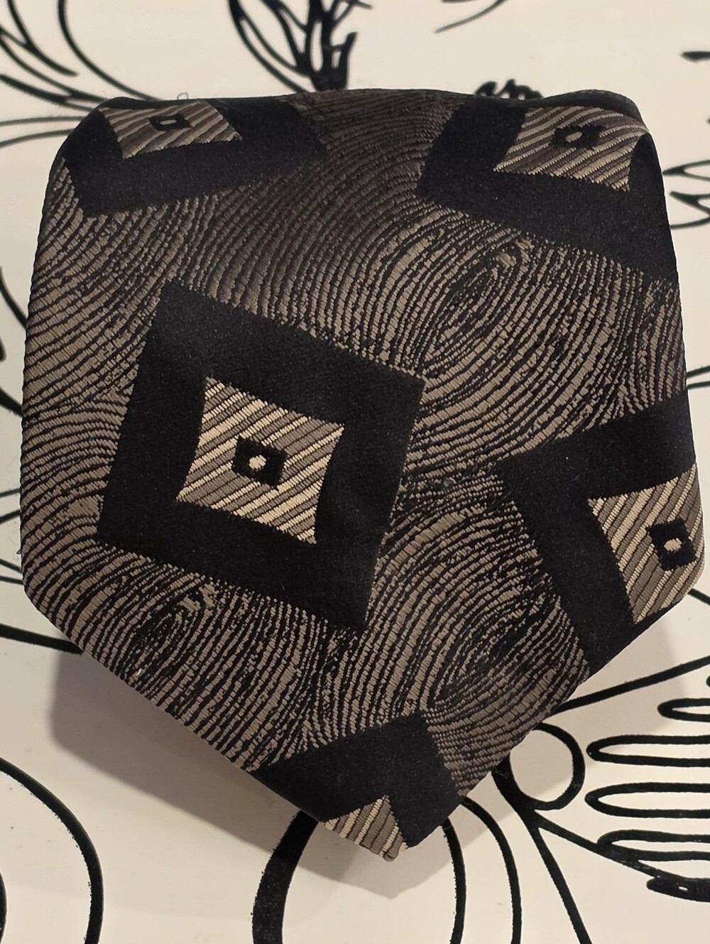 Hunting Horn Classics Vintage Silk Tie Geometric Diamond Wave Taupe Black 57x3.7